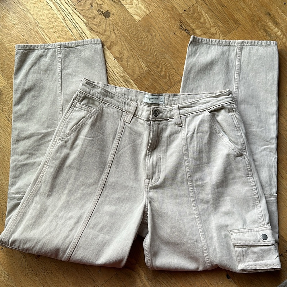 Abercrombie and Fitch the loose high-rise cargo pants 14 long